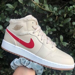 Jordan 1 Mid GS 5.5Y equals W 7.0